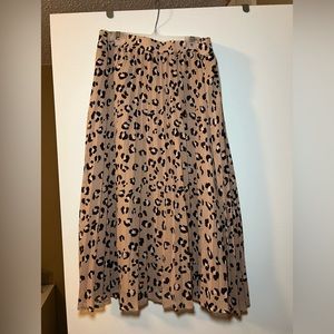 Midi pleated cheetah skirt